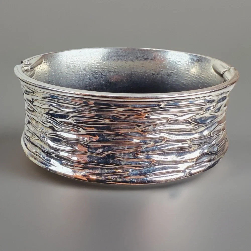 Vintage Textured Silvertone Hinged Bangle Bracelet